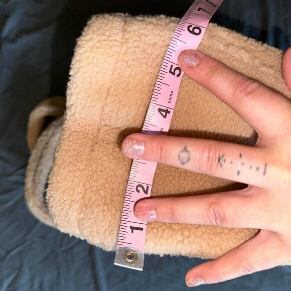 NEW Victoria's Secret Tan Sherpa Tote Bag Large Fur Tote Snap Closure VS Logo - Picture 11 of 13